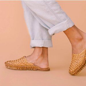 Mohinders Women 's Woven Slides / Natural Leather / Size 8